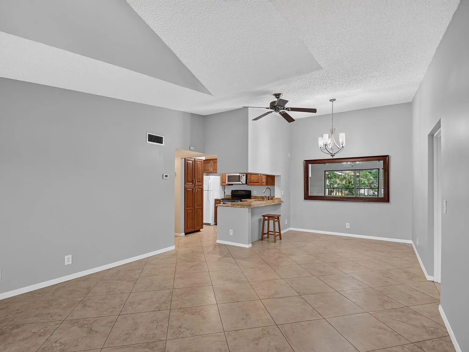 2 bed, 2.0 bath, 1064 sqft, $1,850 — Photo 3