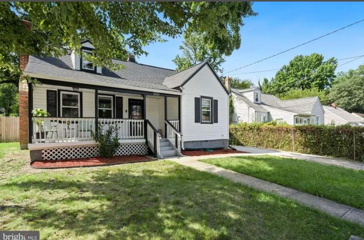 3 bed, 1315 sqft, $3,200 — Photo 2