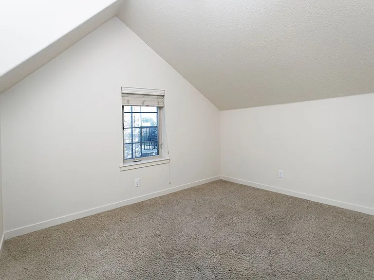 7894 NE Miriam Way — Photo 11