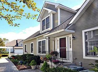 6 Avenir Ct, Bristol, RI 02809