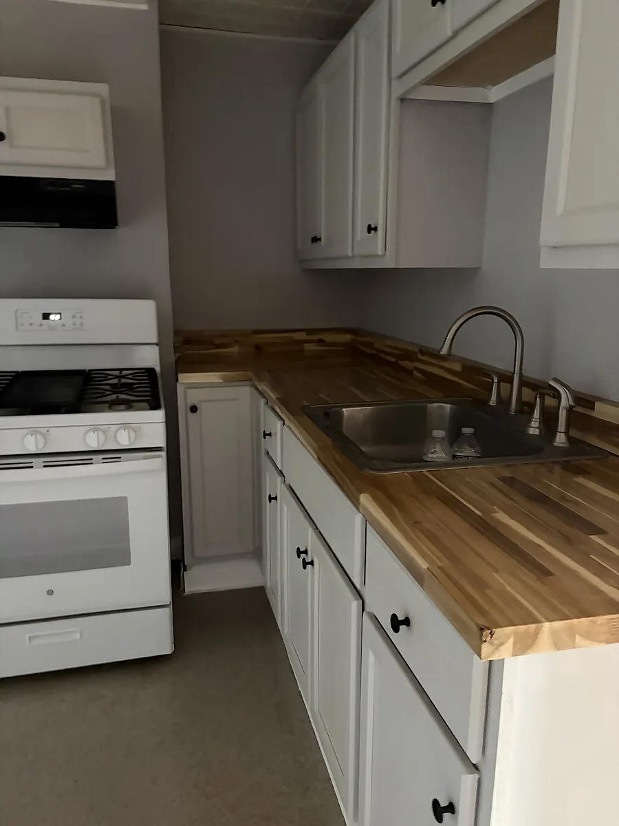 Building Photo - 31 Hudson Ave #2