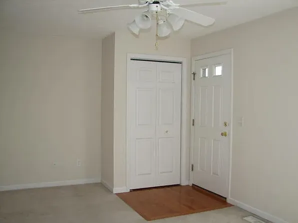 1104 Lockenvitz Ln APT 5, Bloomington, IL 61704
