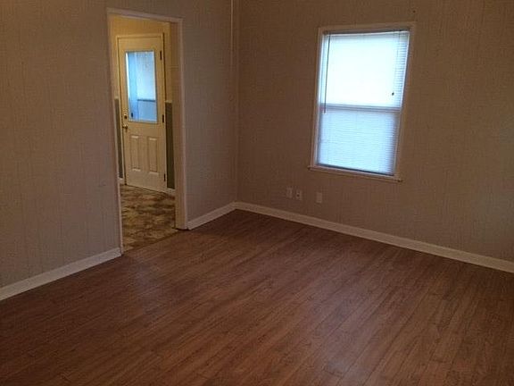 2nd image of 919 SE Pinecrest Dr