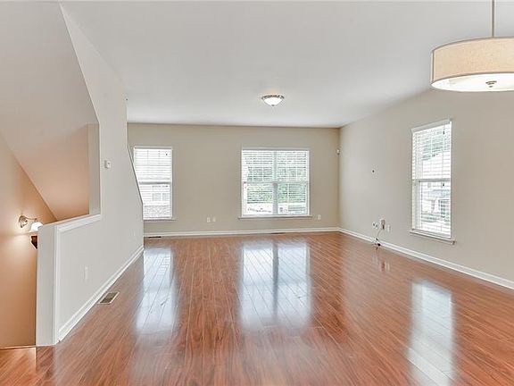 5th image of 829 Tulip Poplar Way
