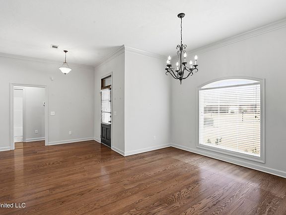 5th image of 125 Seville Way