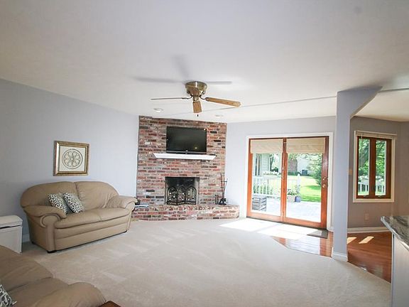 5th image of 1850 Continental Dr