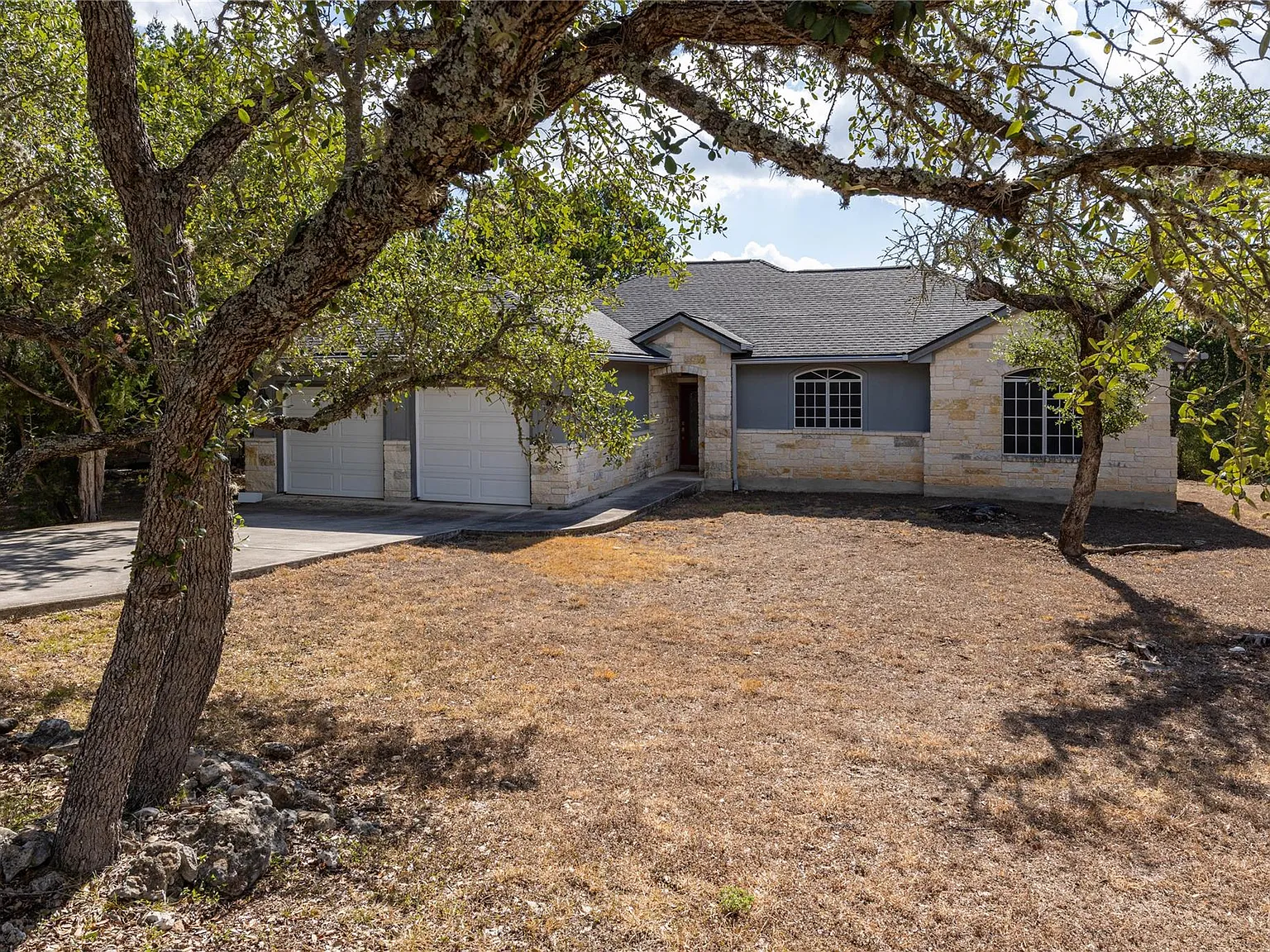 3 bed, 2.0 bath, 1683 sqft, $2,300 — Photo 2