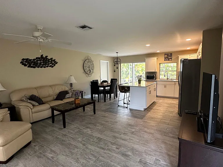 7487 SE Pelican Way — Photo 3