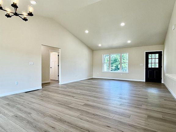 5th image of 1351 Knapp Street