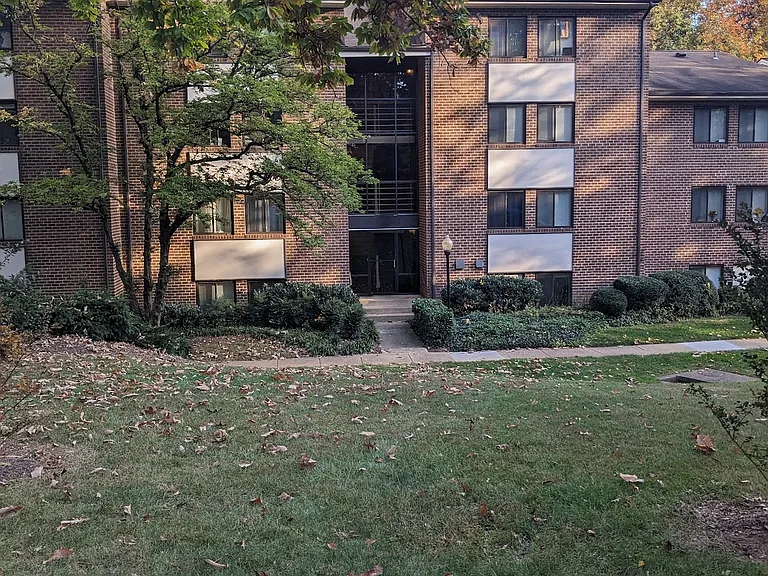 1403 Northgate Sq #32 — Photo 40