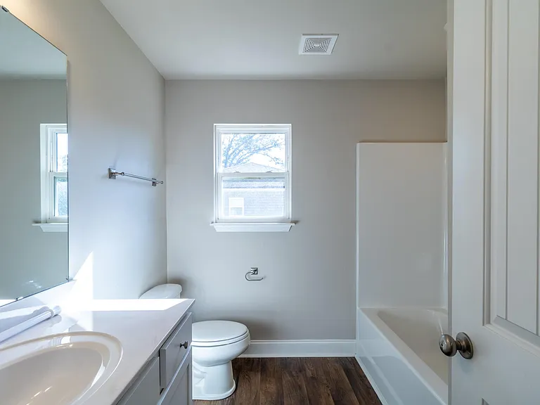 223 E Church St — Photo 16
