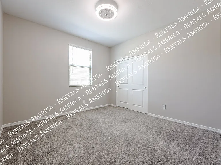 9978 W Piccadilly Rd — Photo 15