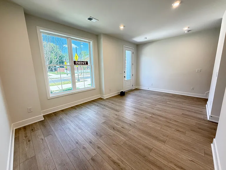 9715 Grant Ave — Photo 4