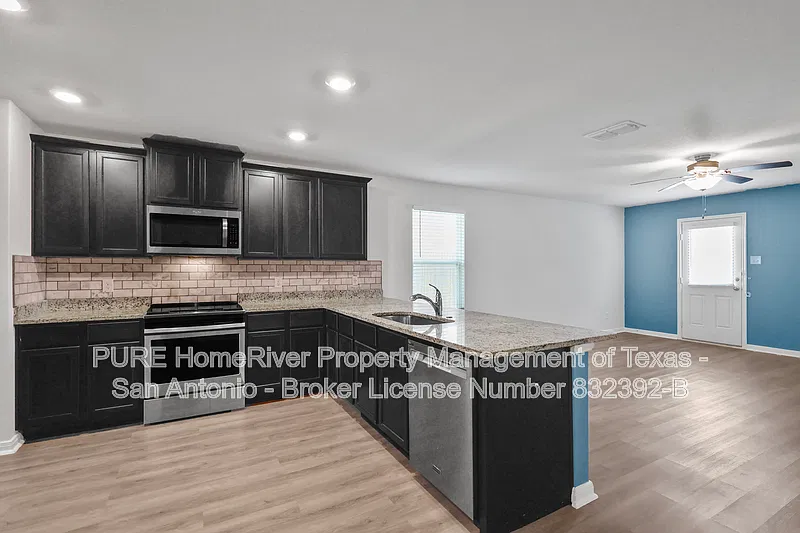 3 bed, 2.0 bath, 1525 sqft, $1,595 — Photo 3