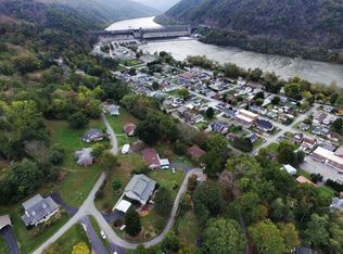 202 Chestnut Hill Cir, Hinton, WV 25951