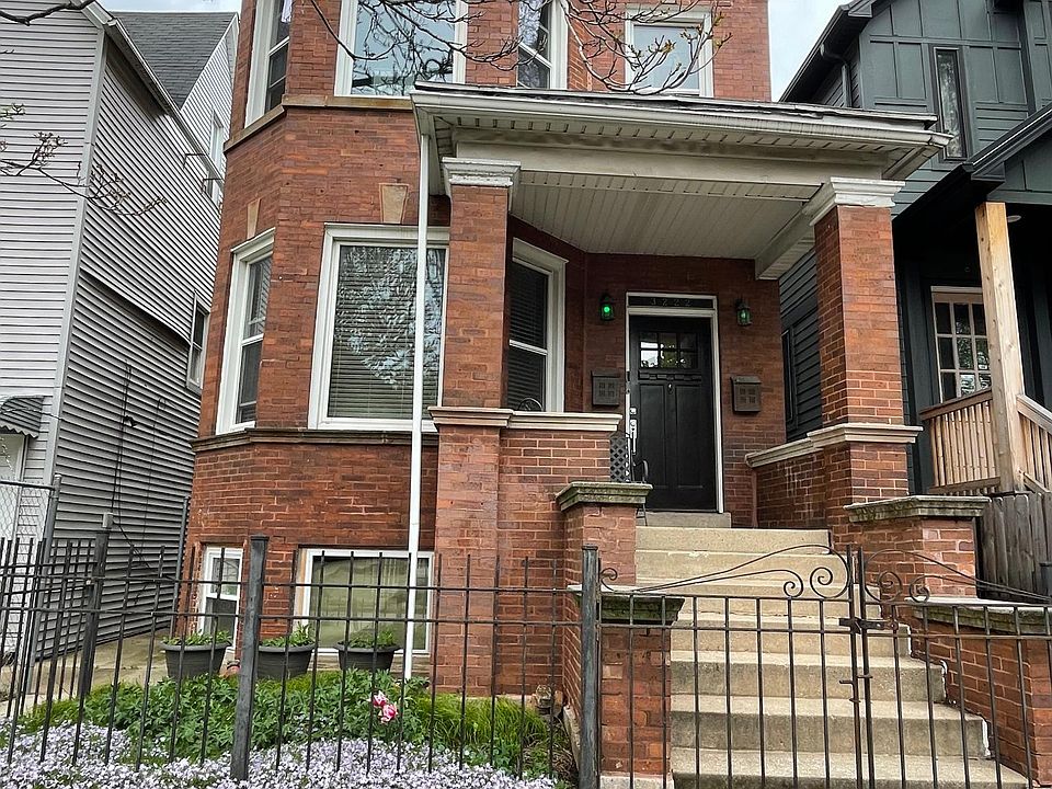 Front of House. Entrance to first floor apartment.