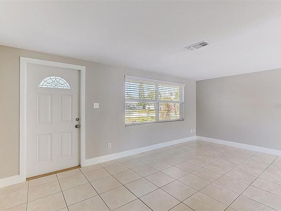 3rd image of 32 Caroll Cir