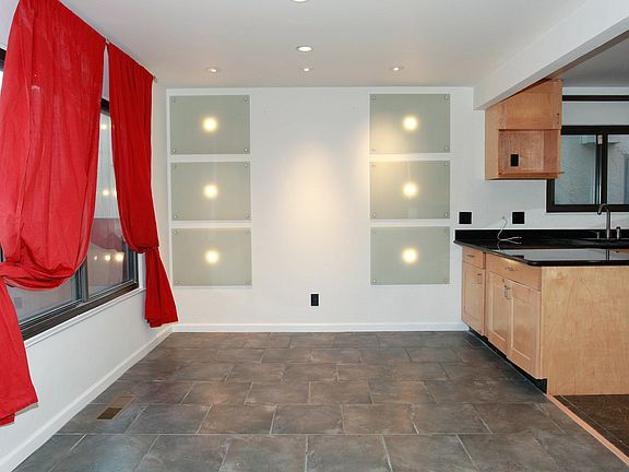 Dining Area ::267 Dennis Dr.