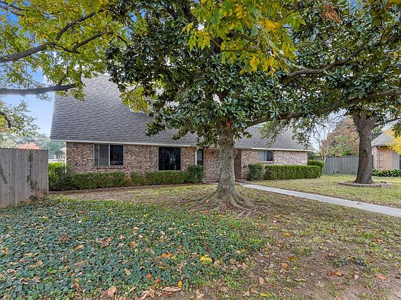 2nd image of 1816 Lakemont Ct