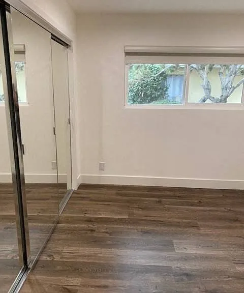 Bedroom with Mirrored Closet and Recessed Lighting