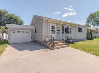 1409 N 11th St, Bismarck, ND 58501