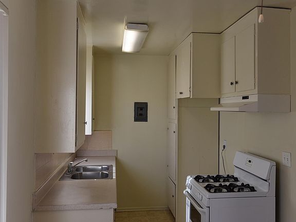5th image of 914 S Central Ave #13