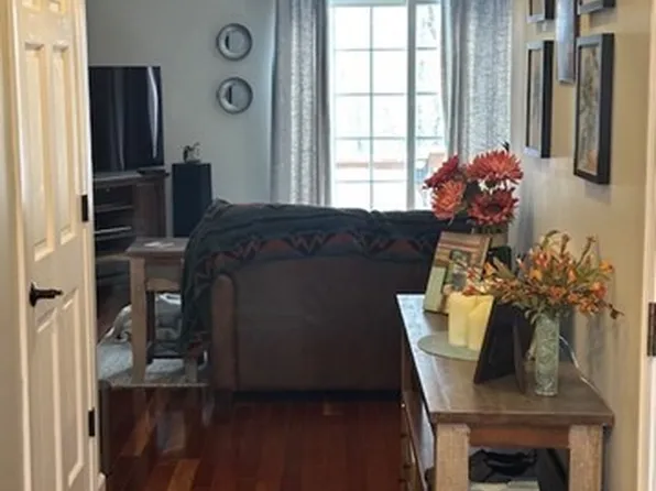 14 Autumn Ln Unit 14, Northborough, MA 01532