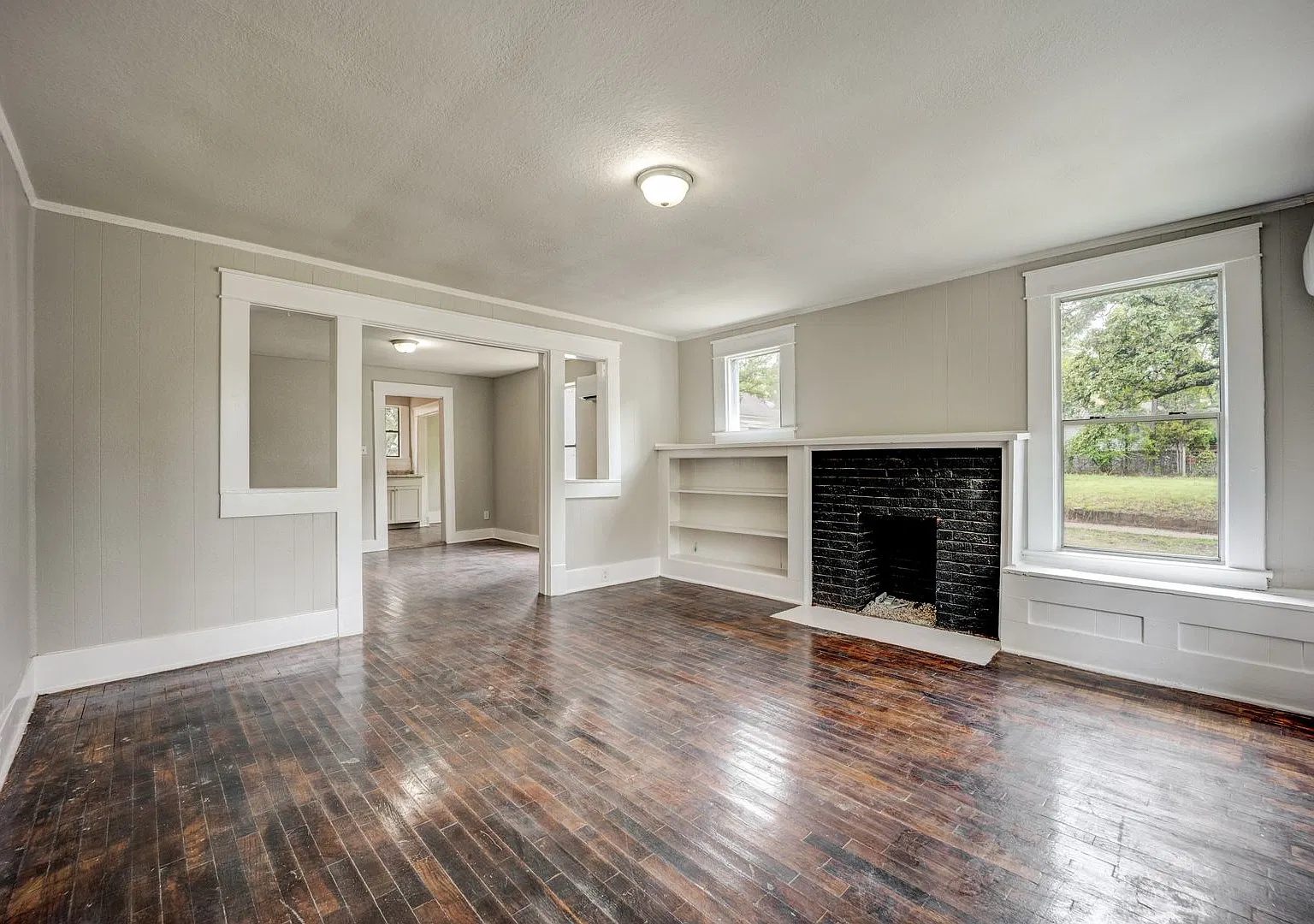 Freshly Updated 2 Bedroom House — Photo 2