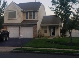 8 Ridgewood Way, Burlington, NJ 08016