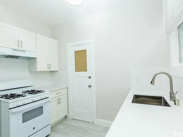 1565 Chestnut St #33 — Photo 4