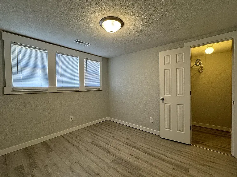1132 W Division St #B — Photo 11