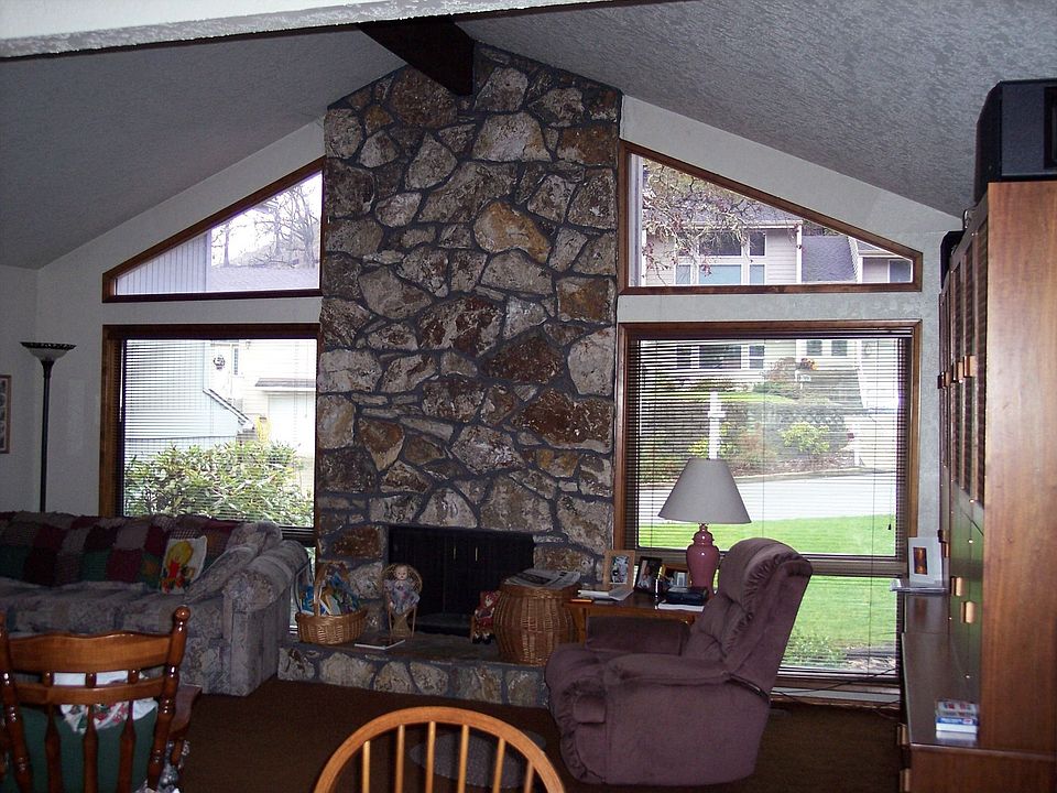 2nd image of 605 NW Woodwillow Dr