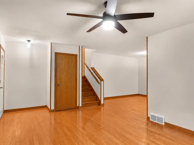 2579 King Dr — Photo 8