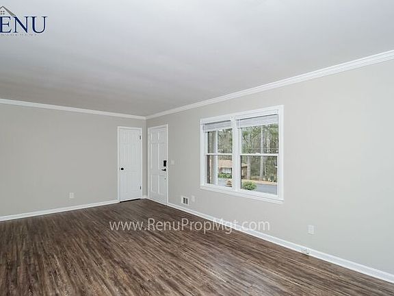 5th image of 2321 Hollyridge Dr SW