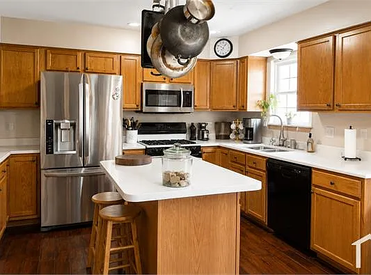 4 bed, 1841 sqft, $3,800 — Photo 4