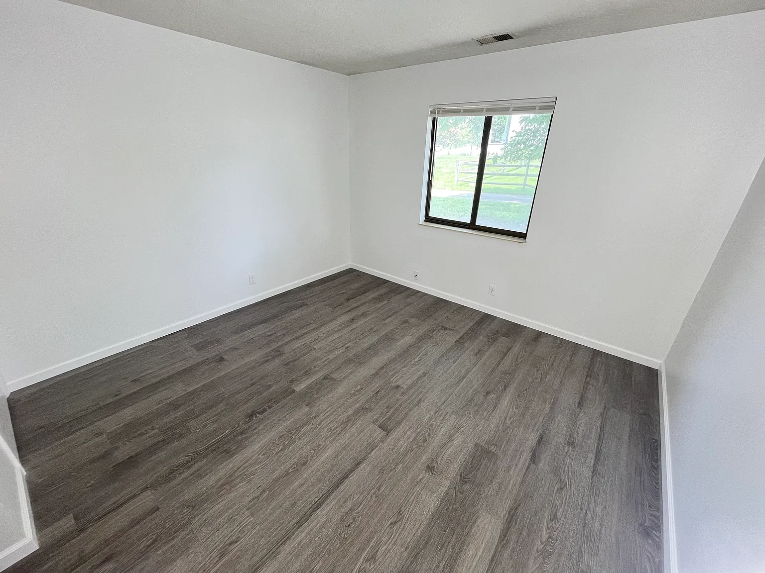 2 bed, 1044 sqft, $1,500 — Photo 3