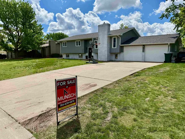 118 Cindy Dr, Russell, KS 67665