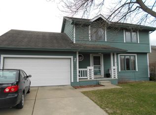 460 Bel Aire Dr, Waukee, IA 50263