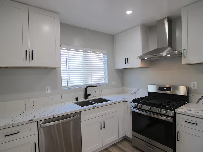120 Roswell Ave #12 — Photo 44