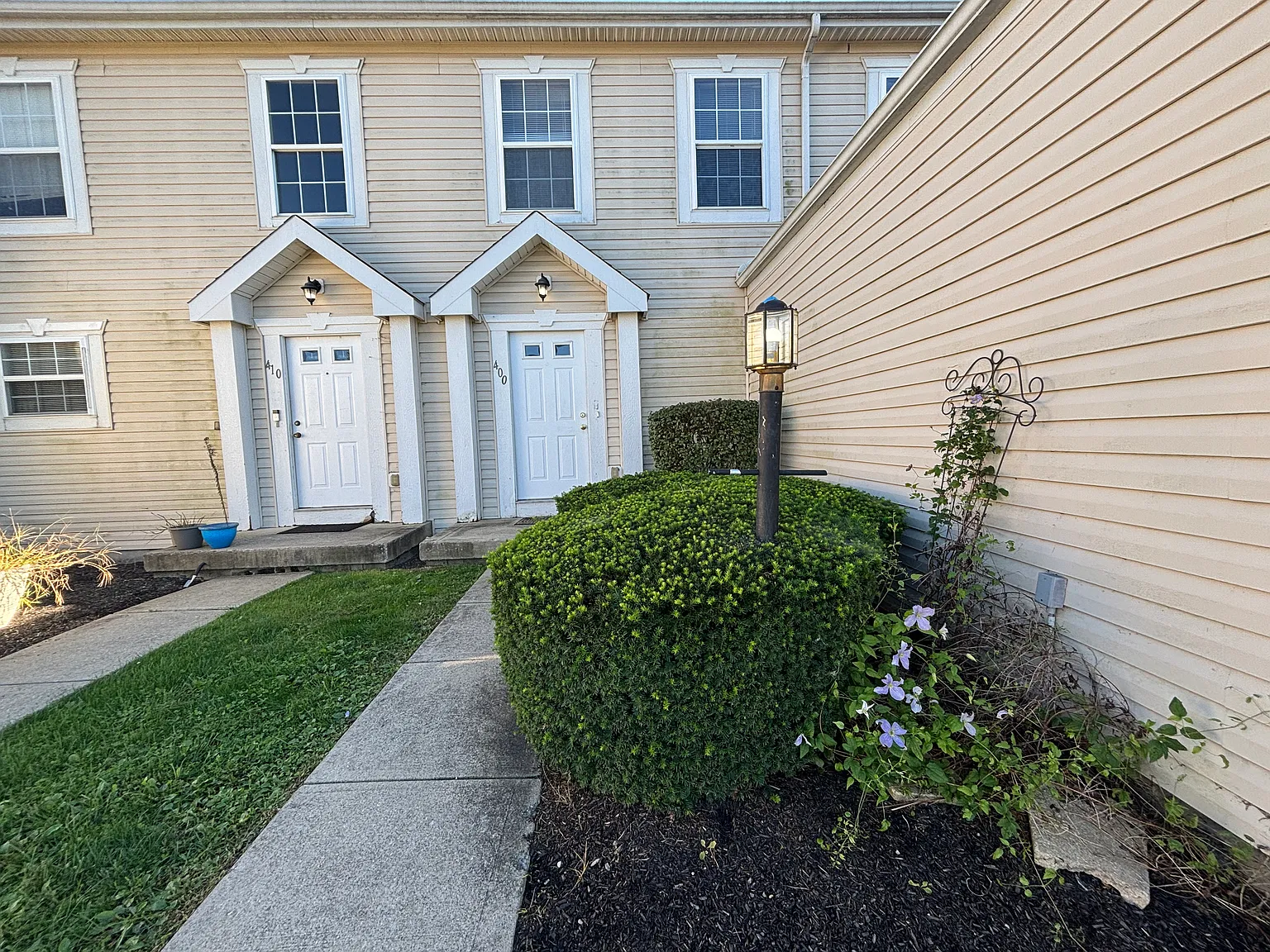 3 bed, 2.5 bath, 1728 sqft, $2,150 — Photo 2