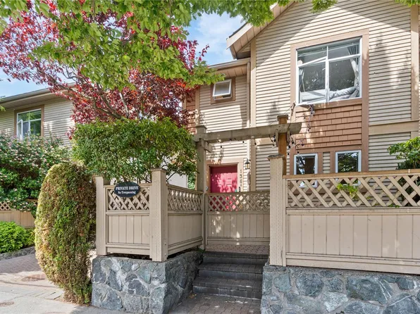 136 Superior St #A, Victoria, BC V8V 1T1