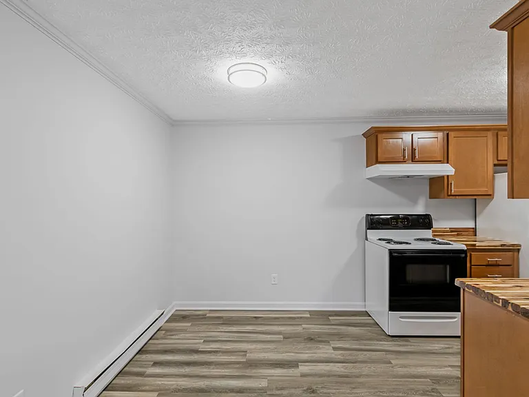 835 Constitution Ave — Photo 9
