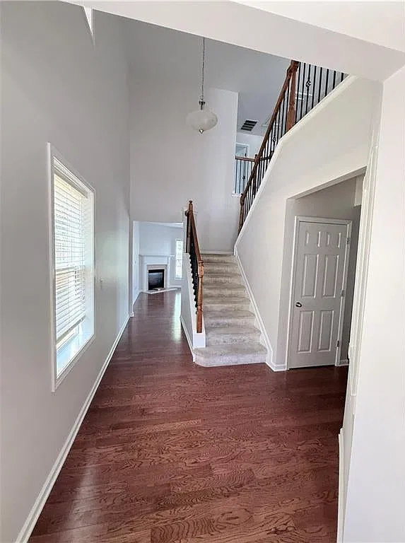 3 bed, 2.5 bath, 1954 sqft, $2,295 — Photo 2