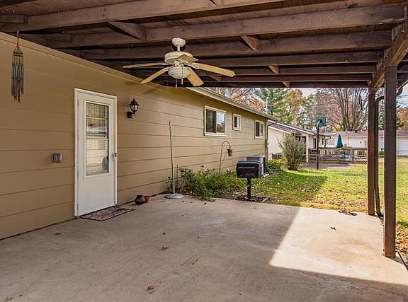 5th image of 1475 Bristol Dr