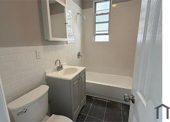 3rd image of 1151 Grant Ave