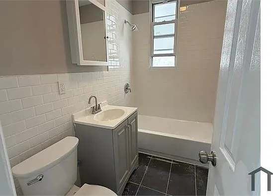 1151 Grant Ave — Photo 3