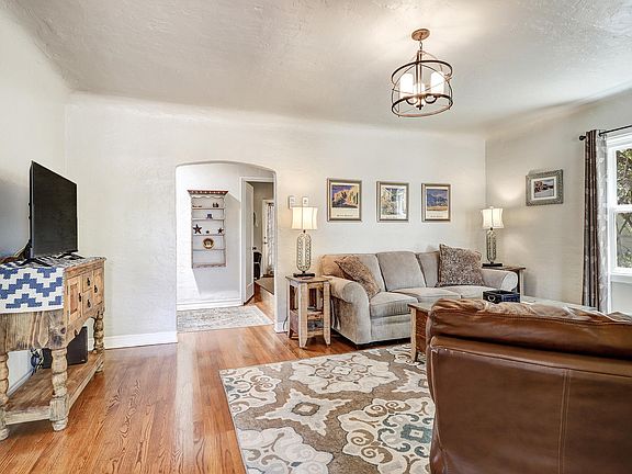 5th image of 406 Richmond Dr SE