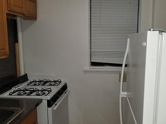 3rd image of 2784 Morris Ave APT 1C
