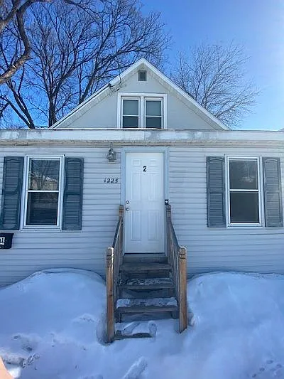 1225-11 1/2 St N #1