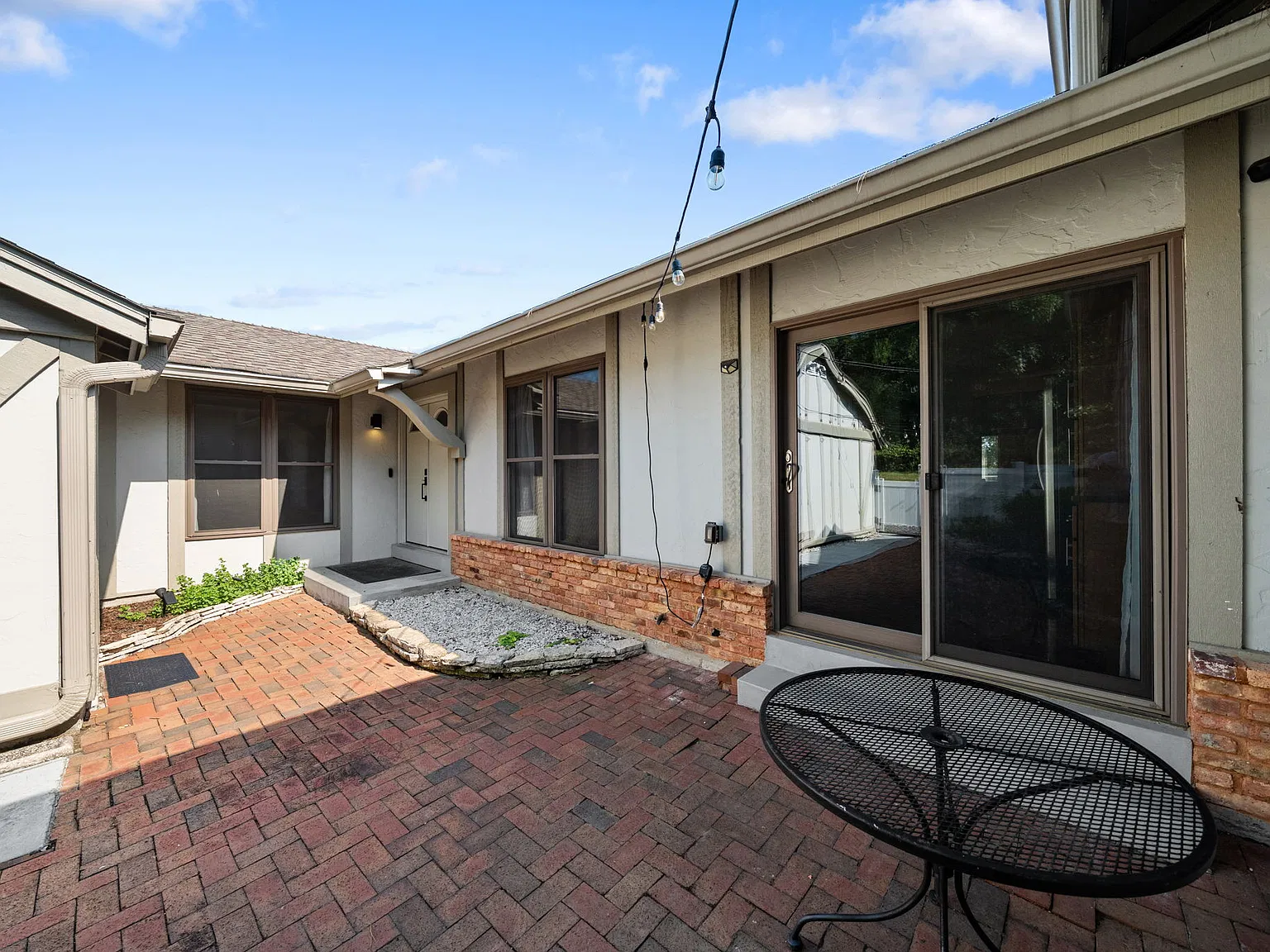 3 bed, 2240 sqft, $3,100 — Photo 4